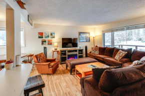 Riverside Retreat Cozy Fairbanks Home with View